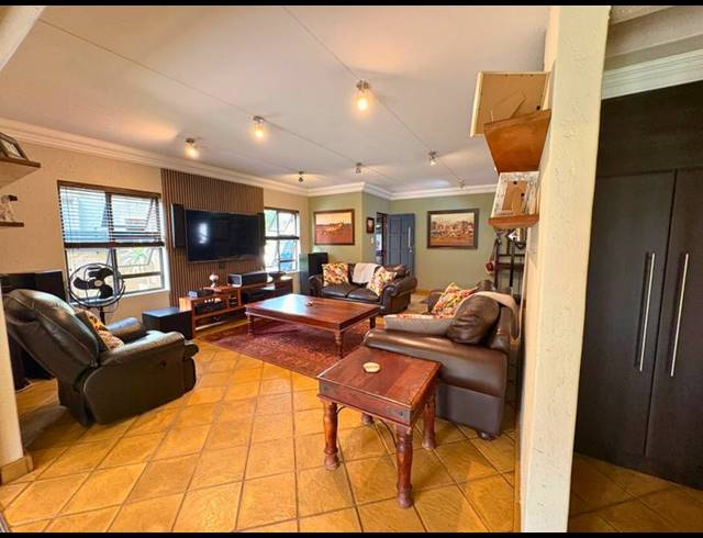 4 BEDROOM HOUSE FOR SALE IN GLEN MARAIS